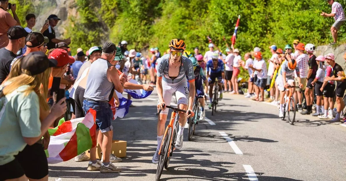 Thymen Arensman mist ‘paar procentjes’ op Alpe d’Huez na sterke Giro-prestatie