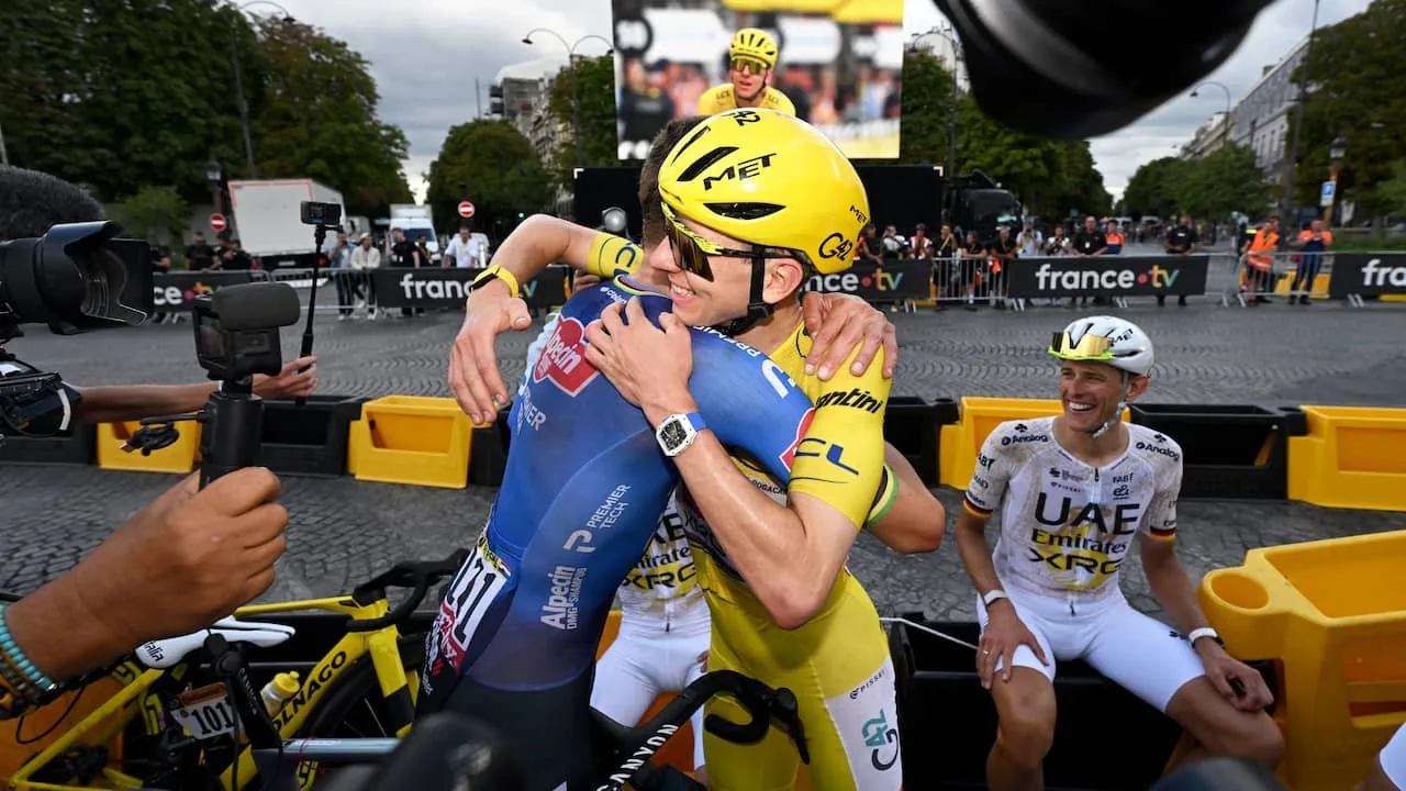 Parijs: Van der Poel wint slotrit Tour de France na spannende ontknoping