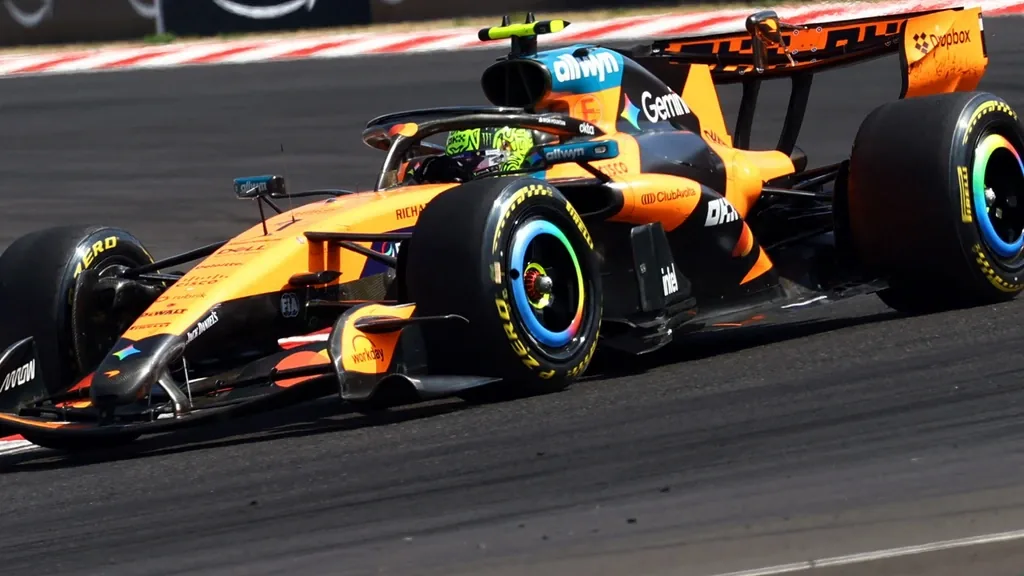 Verstappen verrast met tweede plaats in Hongarije na enerverende race