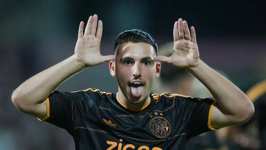 Foto van Dusan Tadic met Jordi Cruijff bij Ajax-duel in Servië wekt speculatie