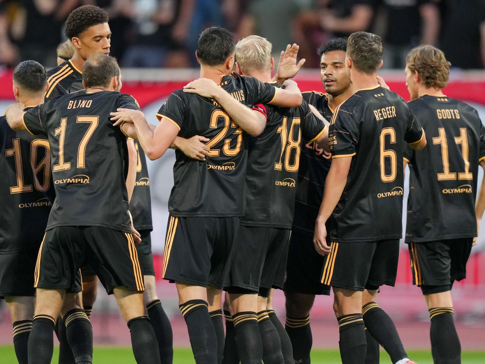 Ajax juicht na openingstreffer