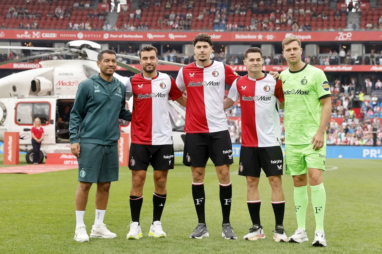 Giovanni van Bronckhorst met de aanwinsten tot nu toe: Charles Vanhoutte, Nacho Ferri, Mika Mármol en Tjark Ernst.© ANP