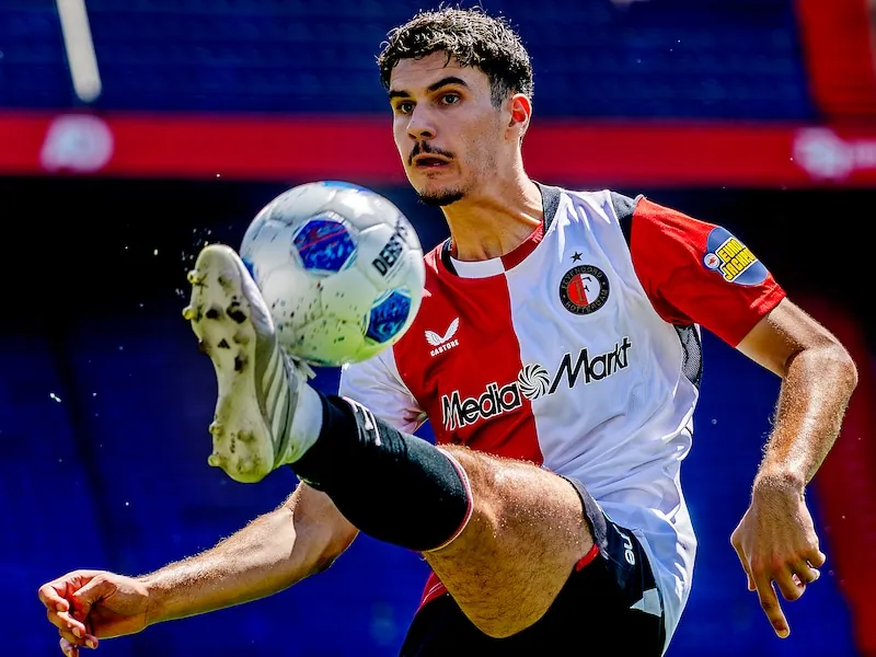Shaqueel van Persie over turbulent debuutseizoen bij Feyenoord, vader Robin en Marokko: ‘Ik zou het echt niet weten’