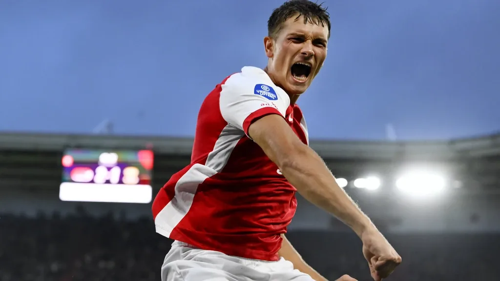AZ rolt Go Ahead Eagles op en blijft ongeslagen in de Eredivisie