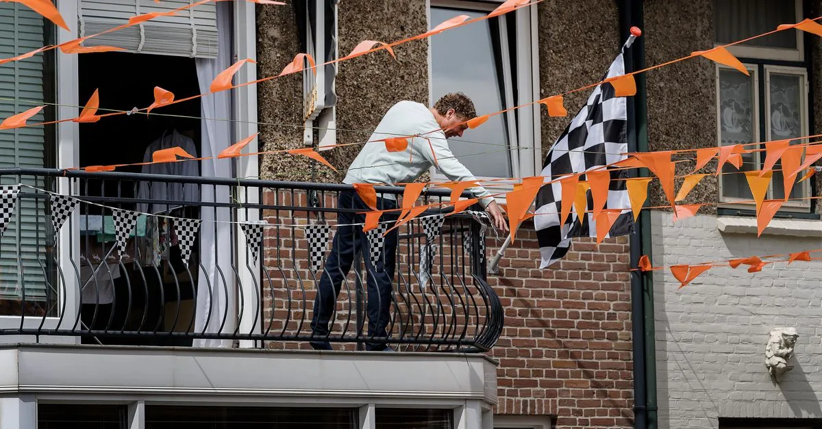 Zandvoort maakt zich op voor vrije training Formule 1 met Verstappen op nat asfalt