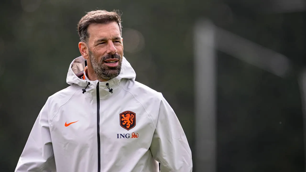 KNVB benoemt Xavi tot bondscoach Nederlands elftal, tekent voor vier jaar