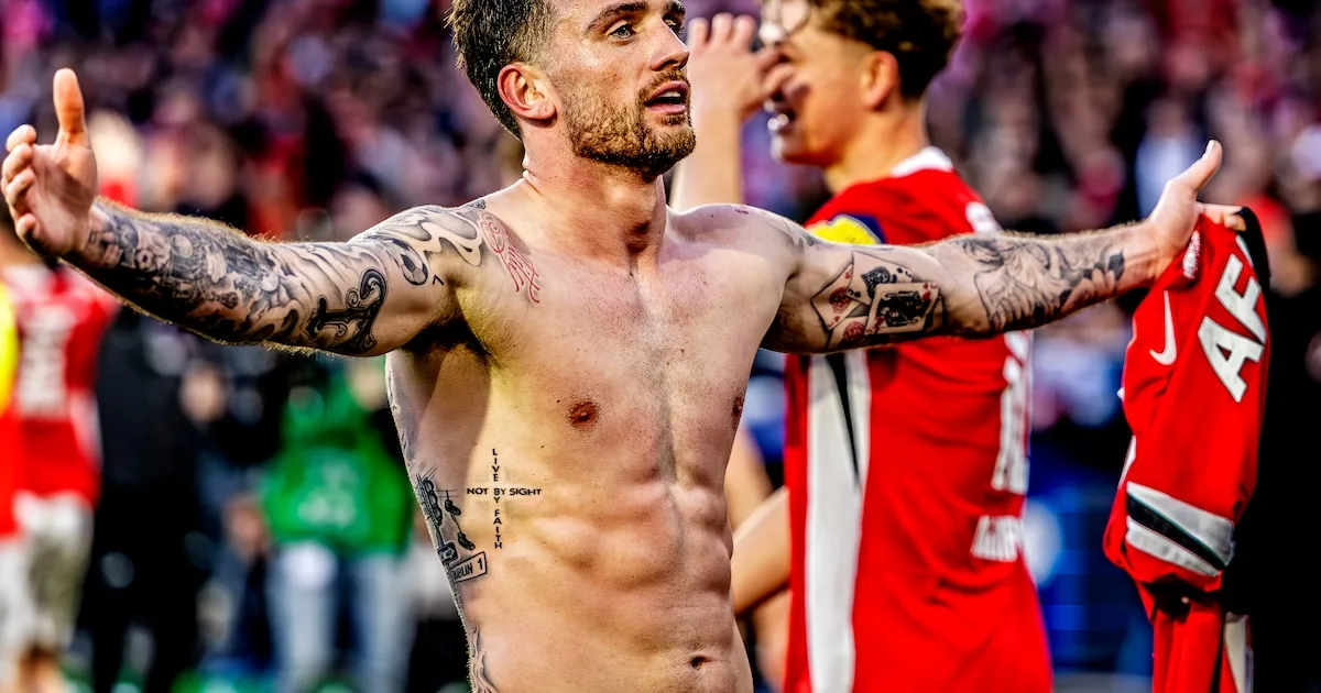 AZ verkoopt Troy Parrott aan Real Betis