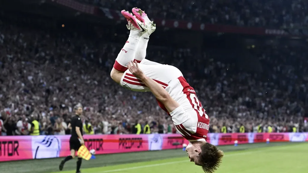 Amsterdamse clubs naar groepsfase Conference League, Marcos Leonardo krijgt peptalk