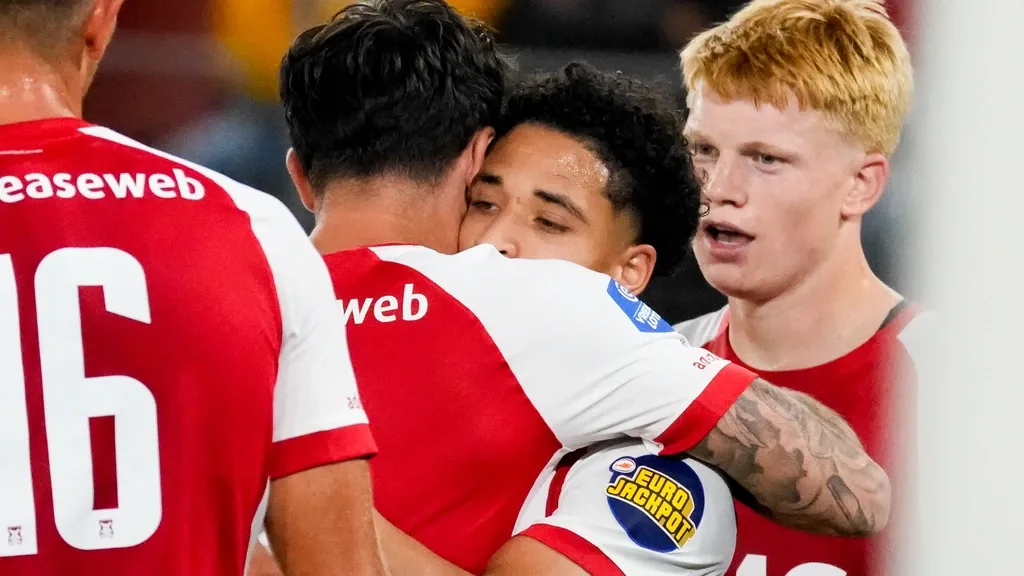 PSV start seizoen met puntenverlies; Excelsior evenaart clubrecord