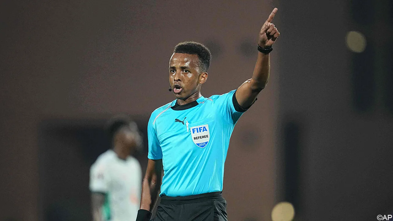 Somalische arbiter Omar Artan maakt Europees debuut in UEFA Super Cup na geweigerde WK-deelname