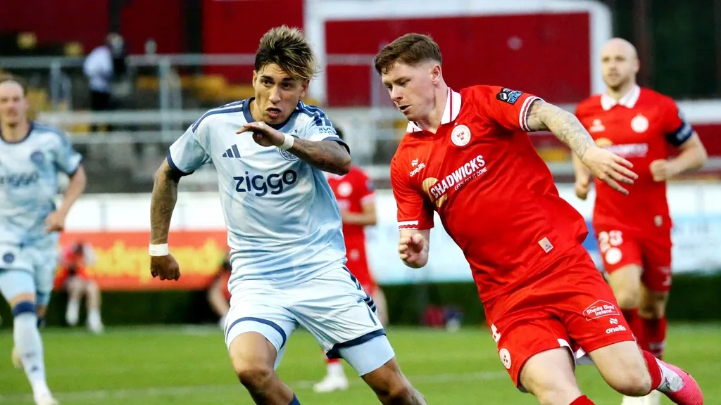 Ajax speelt gelijk tegen Shelbourne in Conference League, Blind ziet geen reden tot zorg