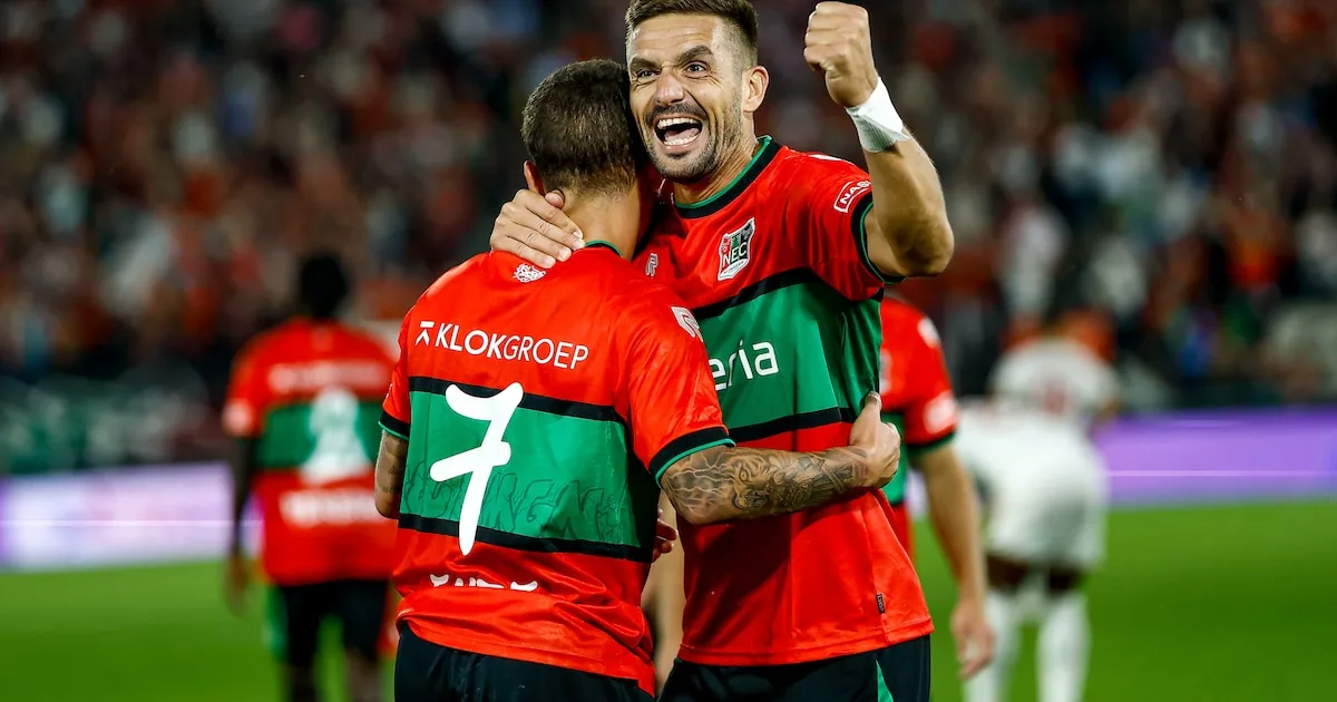 Nijmegen viert overwinning NEC op Olympiakos in Champions League-kwalificatie