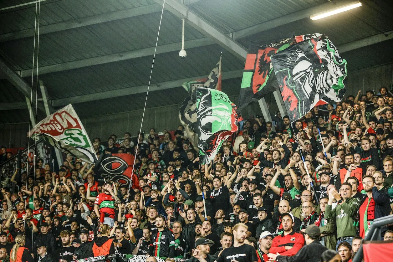 NEC-fans hielden de moed er tot het laatste moment in.© ANP