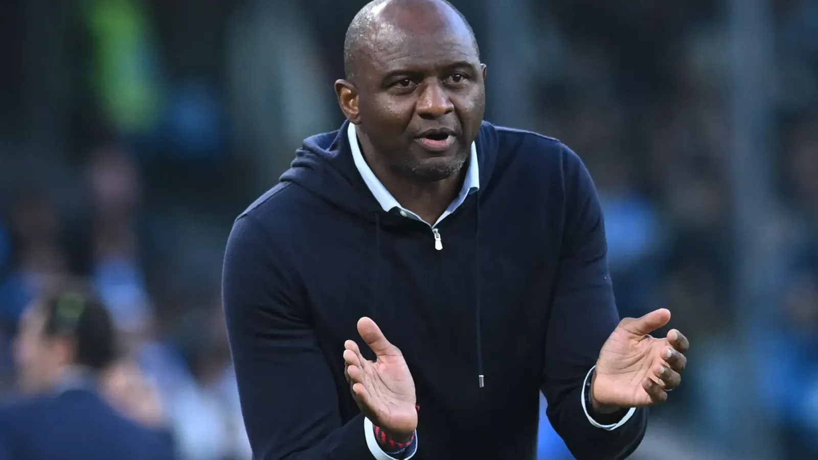 Patrick Vieira als coach van Genua
