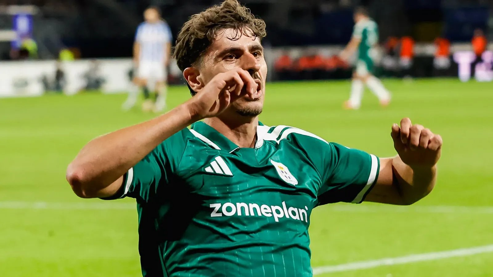 Konstons juicht na de 0-2