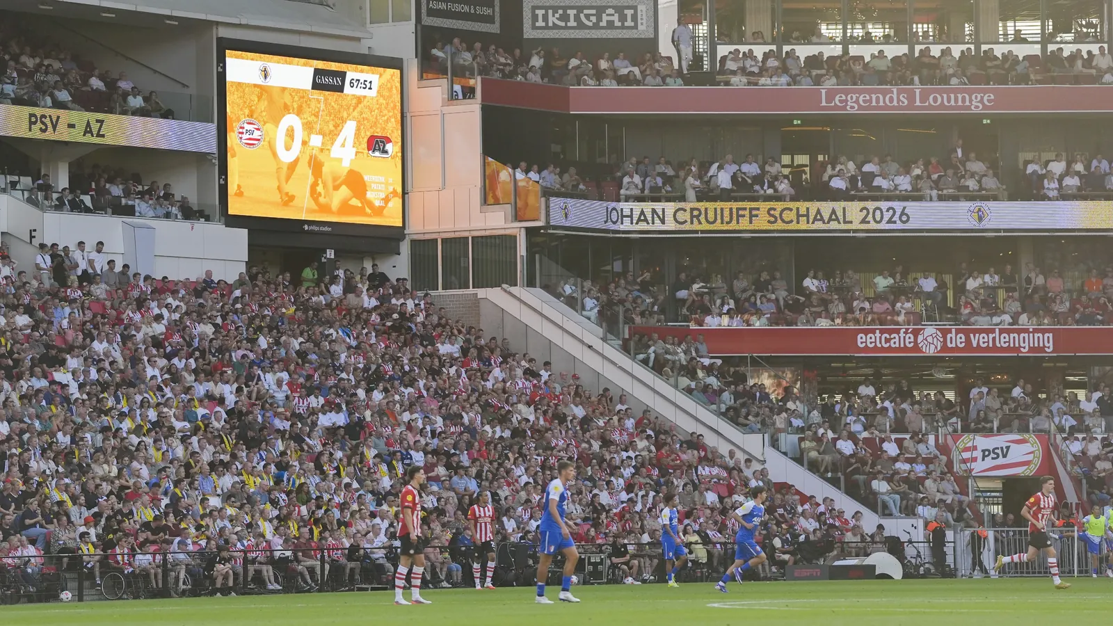 Het publiek bleef PSV steunen bij een 0-4 achterstand