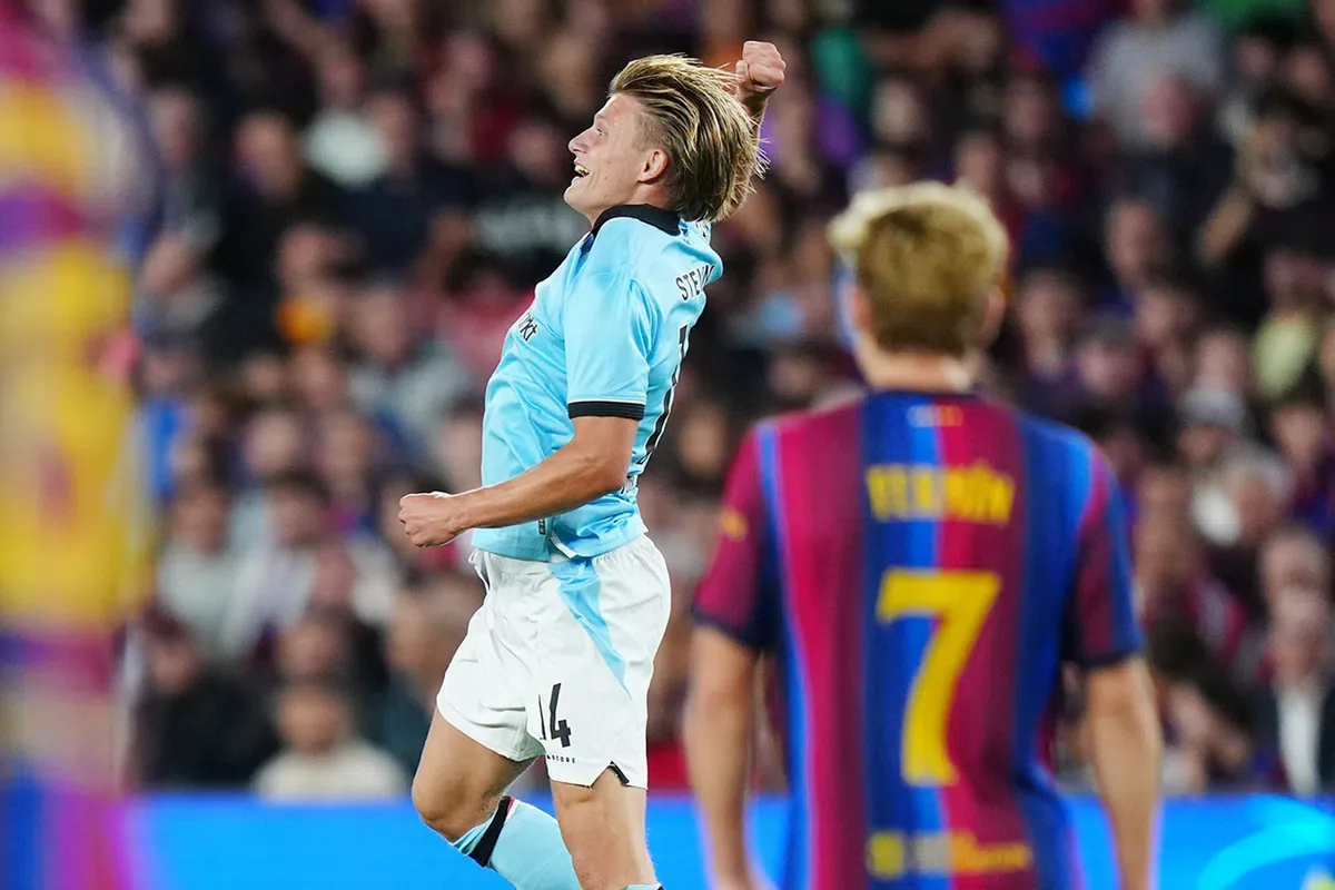 Steijn evenaart vader met doelpunt tegen Barcelona in Champions League-debuut